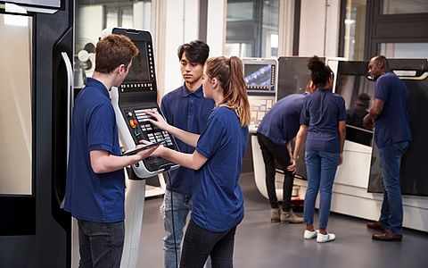 Ausbildung zum Verfahrensmechaniker in Kunststoff- und Kautschuktechnik Ausbildung zum Verfahrensmechaniker in Kunststoff- und Kautschuktechnik
